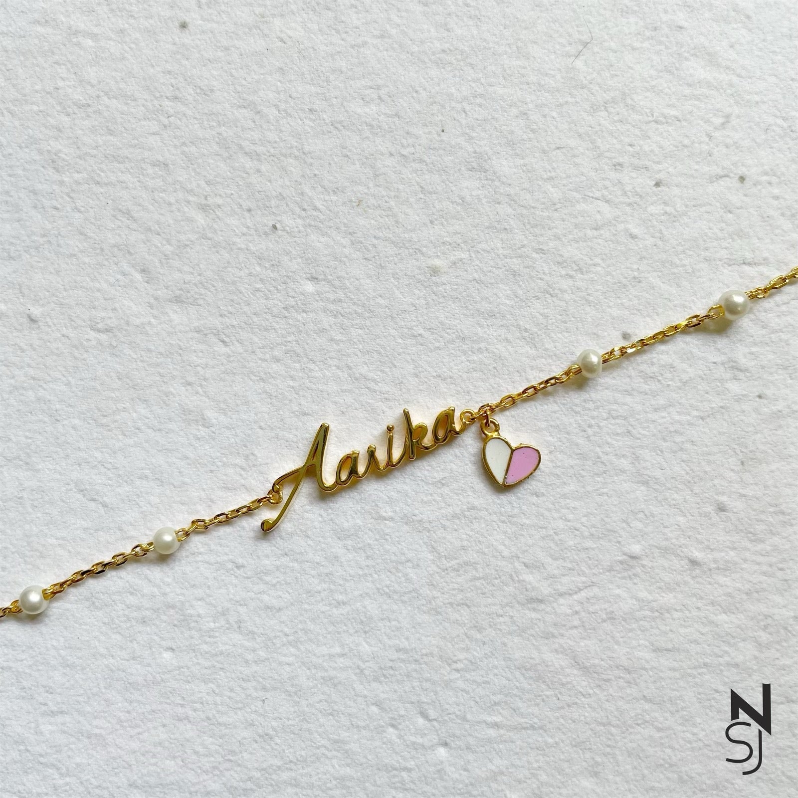 18 kt yellow gold charm bracelet with heart lock key